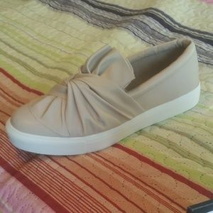Mia Sneakers
